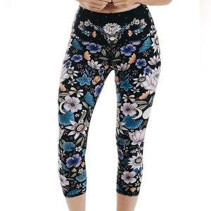 Yoga Democracy | Small | Divine Feminine Printed Yoga Crops